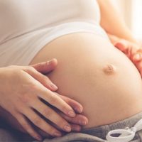O Δρ. Ναούμ απαντά: Πώς να κοιμάμαι κατά την εγκυμοσύνη; ananeosi.gr